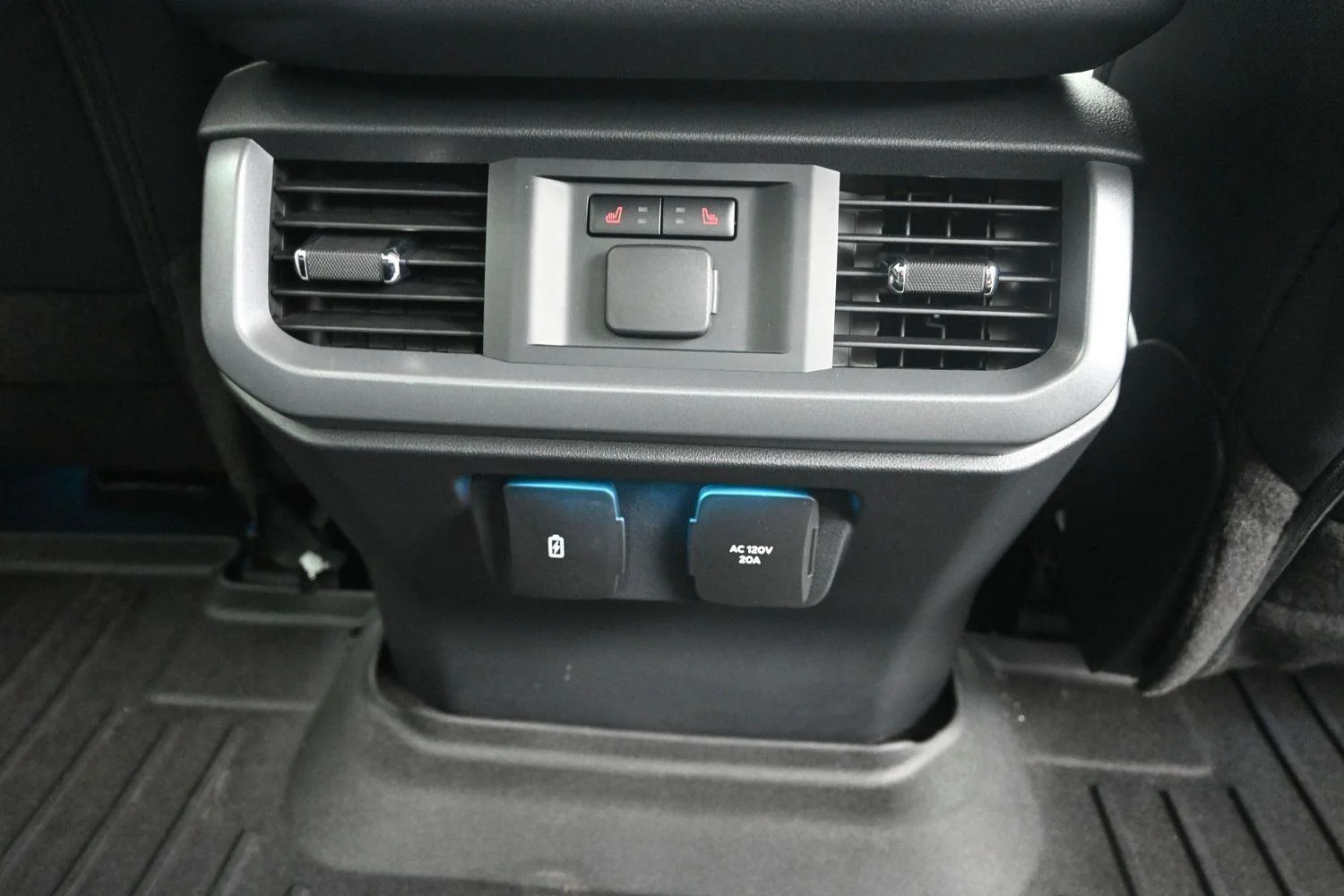 Used 2025 Oxford White Ford LARIAT image 17