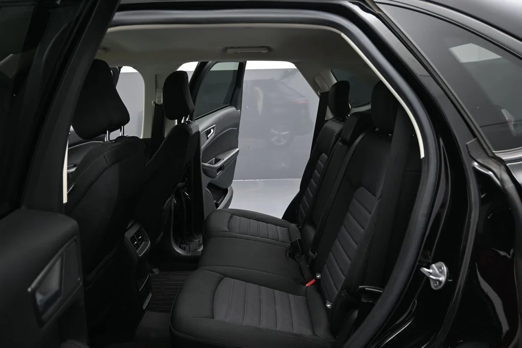 Used 2023 Black Metallic Ford SE image 15