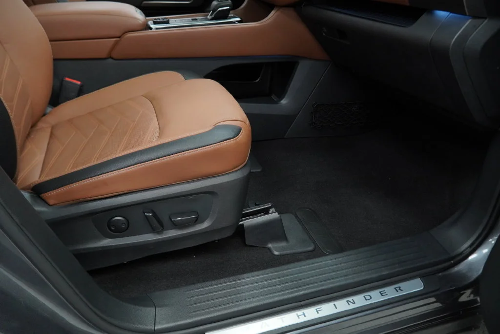 Used 2024 Gray Nissan Platinum image 47