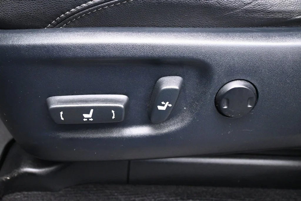 Used 2018 Black Toyota SR5 Premium image 10