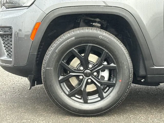 New 2026 Baltic Gray Metallic Clear-Coat Exterior Paint Jeep Altitude image 8