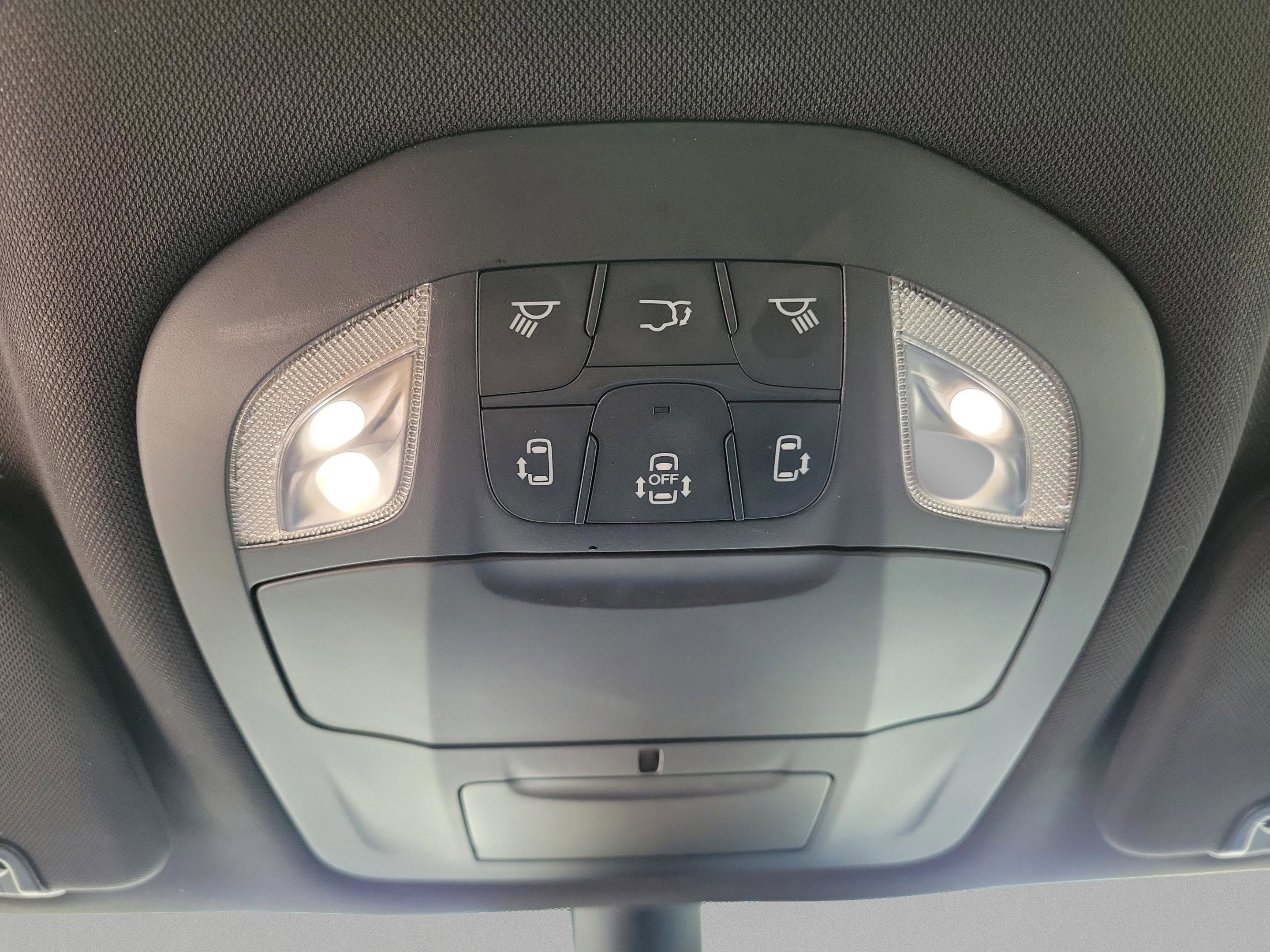 Used 2025 Diamond Black Crystal Pearlcoat Chrysler Select image 33