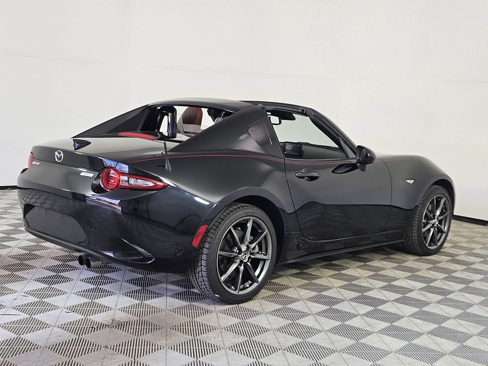 Used 2018 Black Mazda Grand Touring image 7