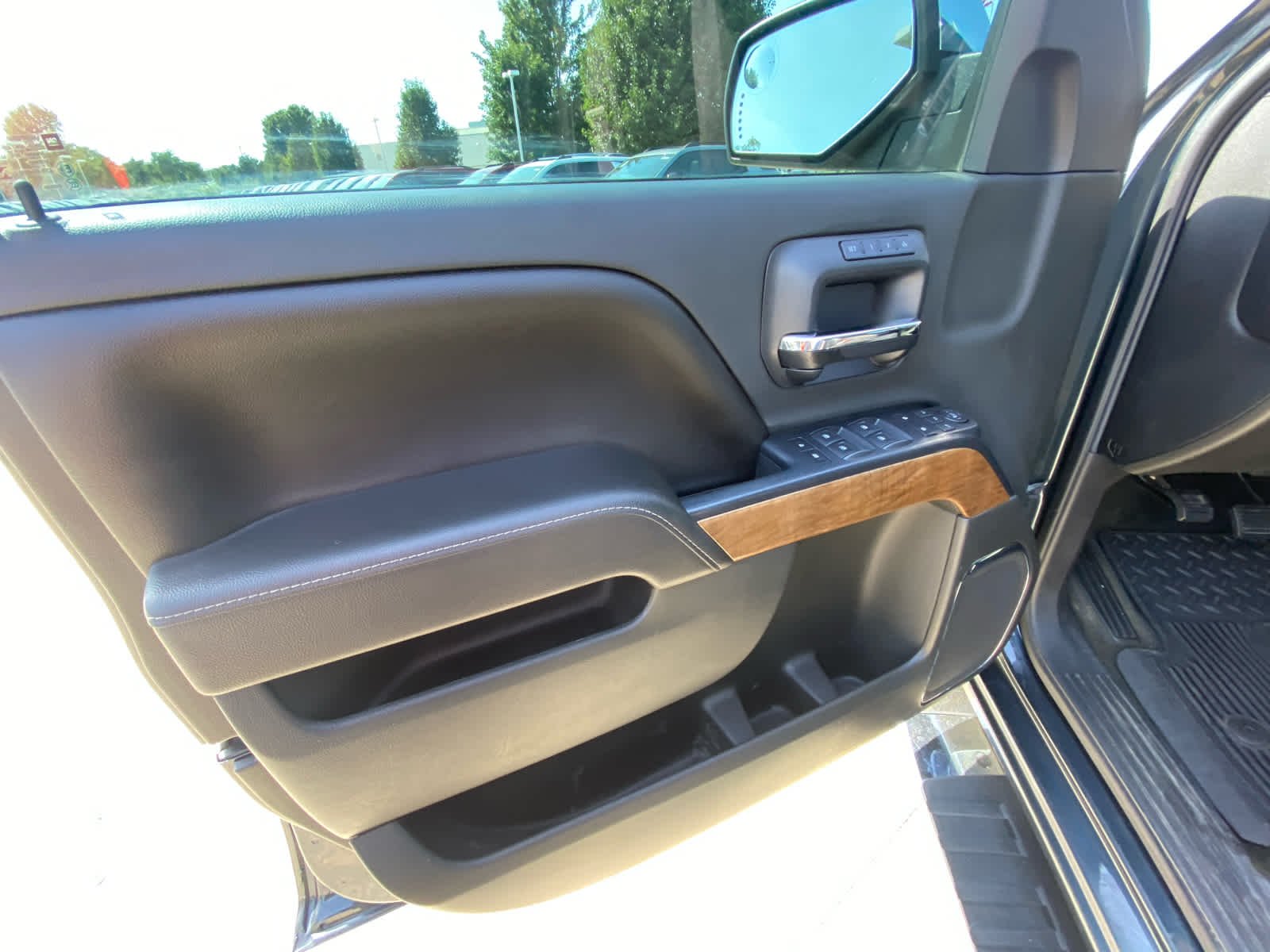 Used 2017 GRAPHITE METALLIC Chevrolet LTZ image 6