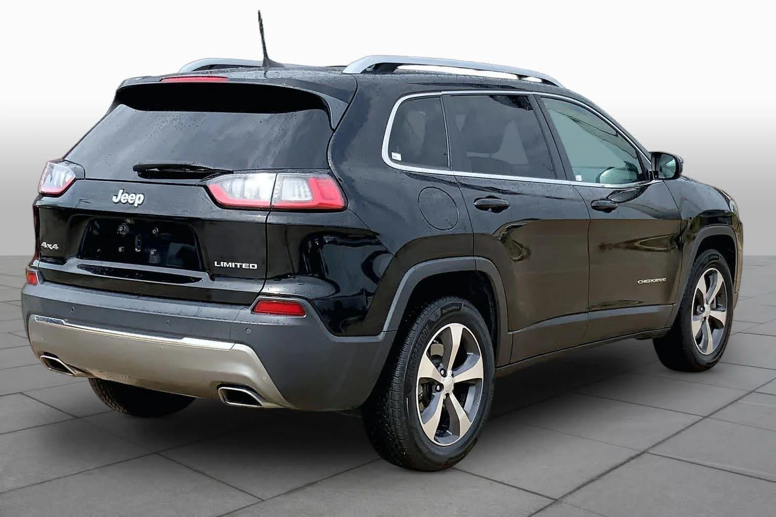 Used 2019 Diamond Black Crystal Pearlcoat Jeep Limited image 13