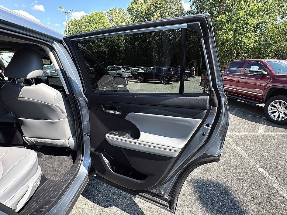 Used 2023 Moon Dust Toyota XLE image 17