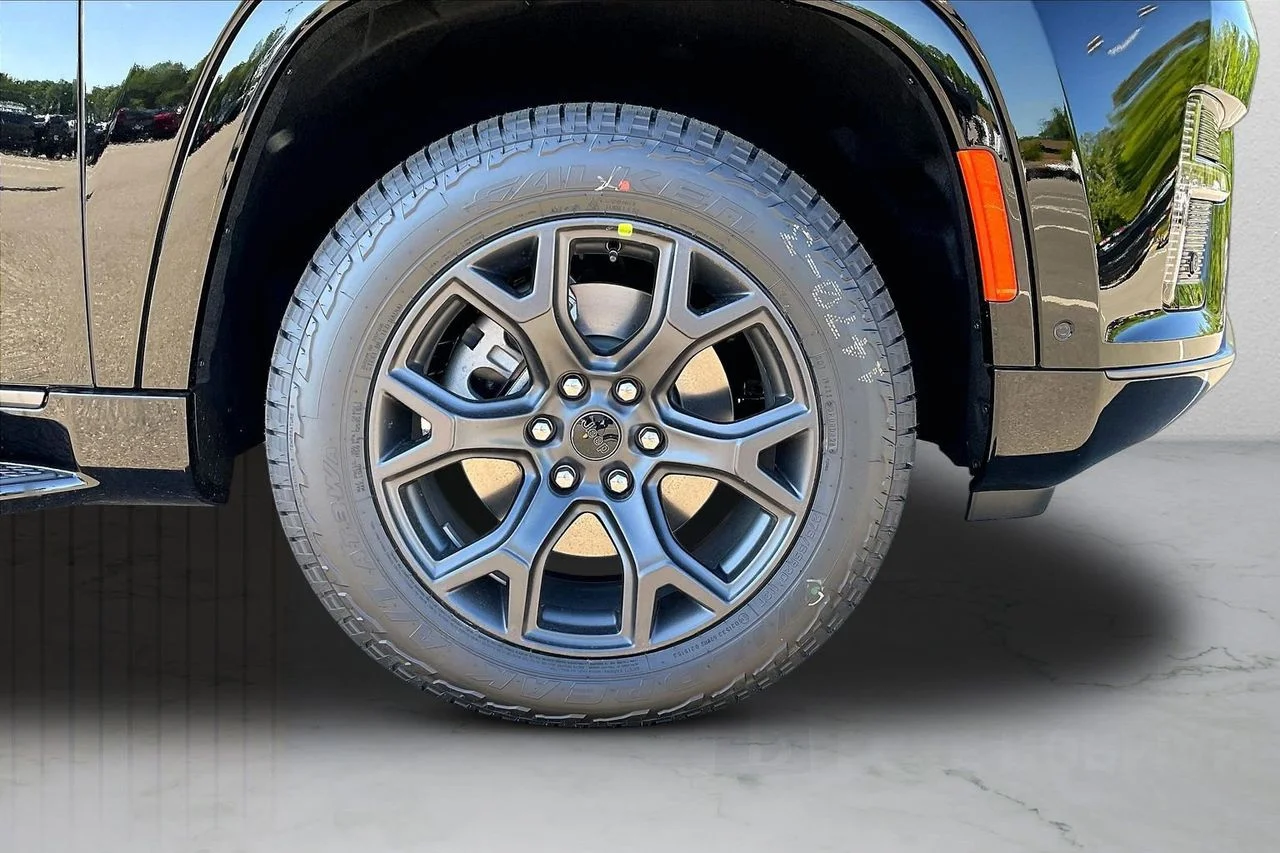 New 2026 High Gloss Black Exterior Paint Jeep Upland image 36
