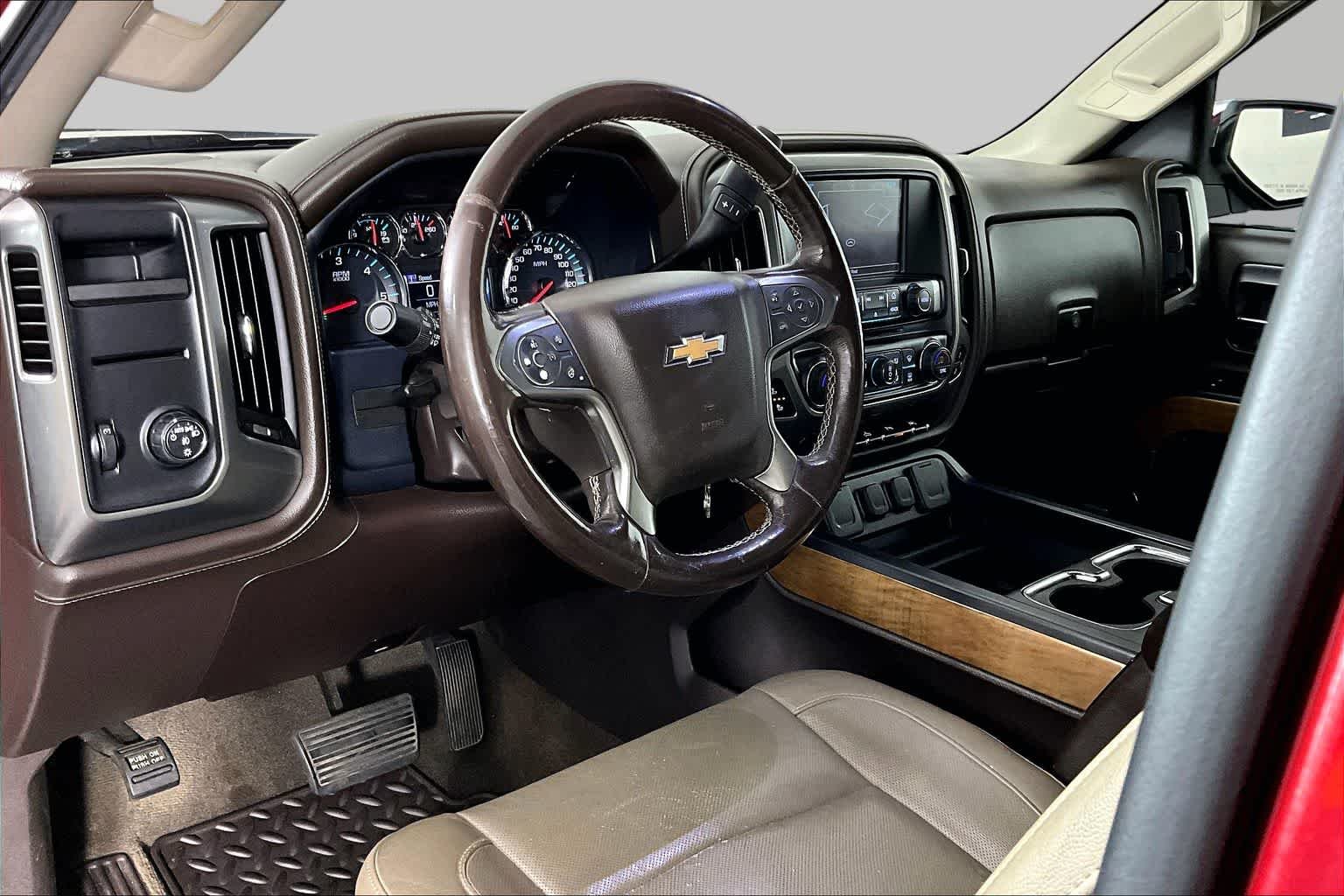 Used 2018 Cajun Red Tintcoat Chevrolet LTZ image 17