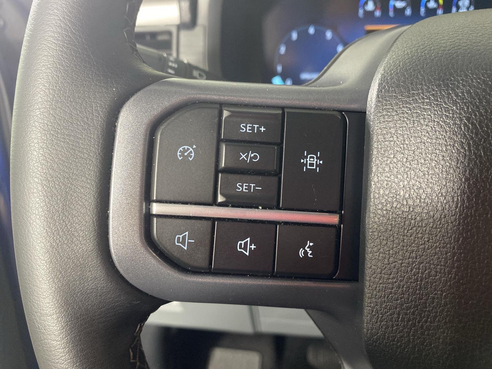 Used 2025 Atlas Blue Ford XLT image 13