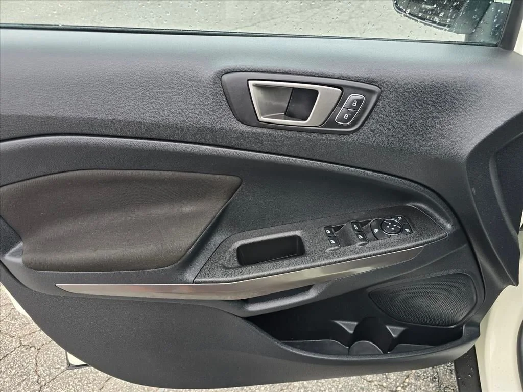 Used 2021 White Ford SE image 11