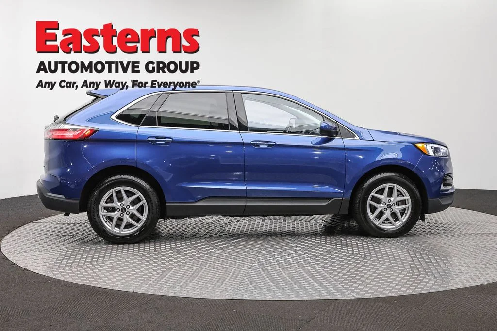 Used 2023 Blue Ford SEL image 4