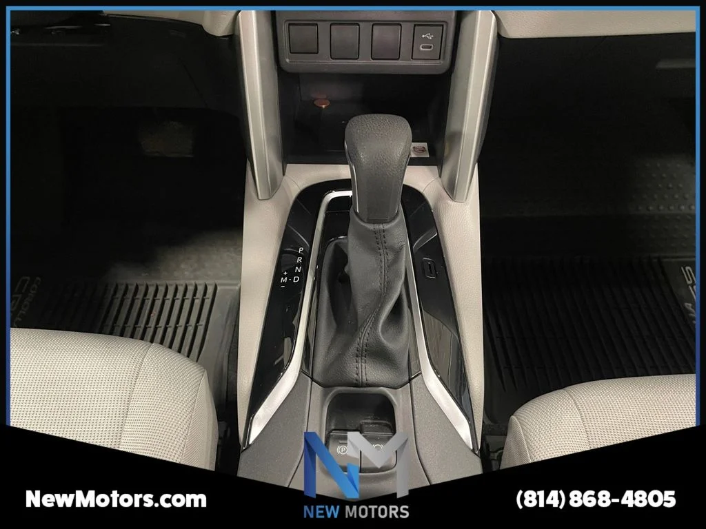 Used 2023 Pearl Toyota LE image 11