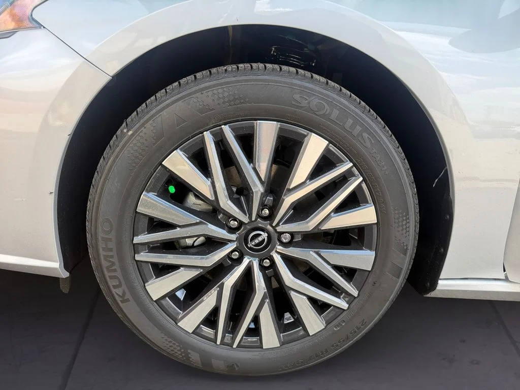 New 2026 Silver Nissan 2.5 SV image 9