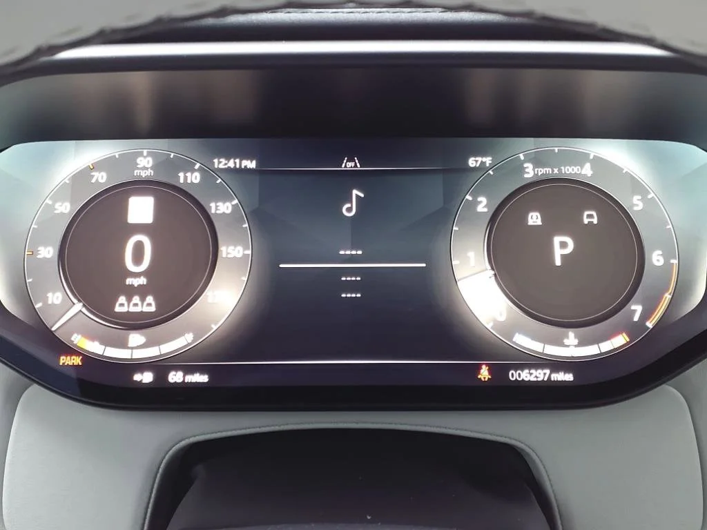 Used 2024 White Land Rover Dynamic SE image 21
