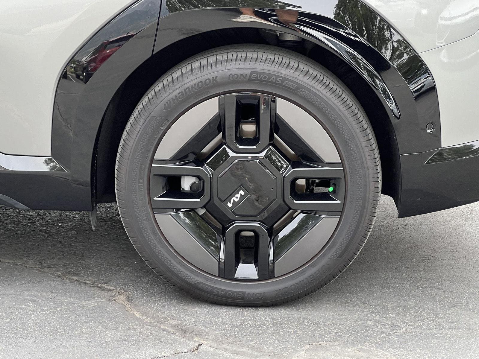 Used 2025 Pebble Gray Kia GT-Line image 8