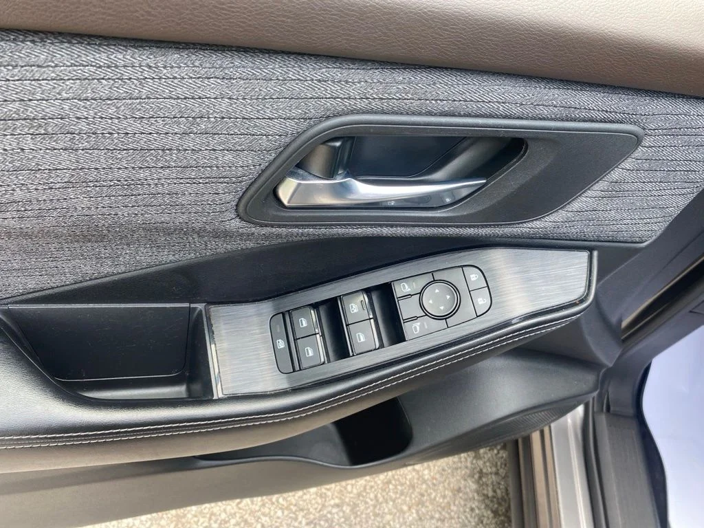 Used 2021 Gray Nissan SV image 11