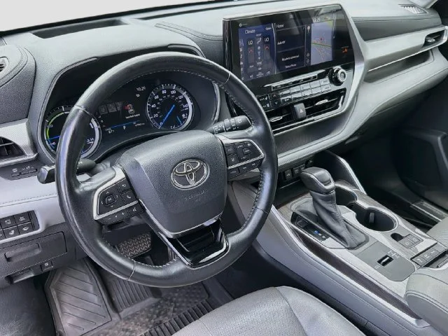 Used 2020  Toyota Platinum image 12