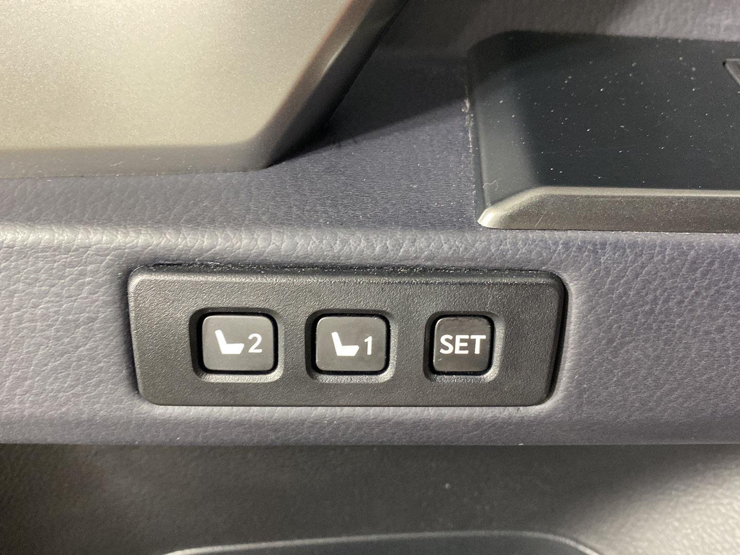 Used 2023 Eminent White Pearl Lexus GX 460 Premium image 24