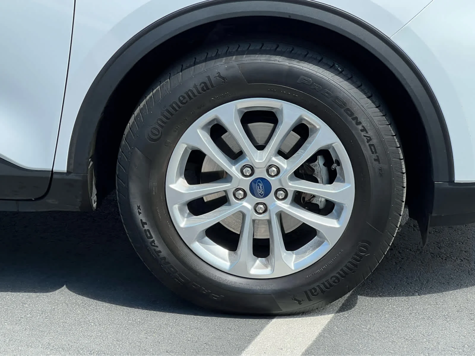 Certified Used 2022 Oxford White Ford SE image 16