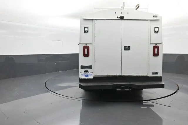 Used 2020 White Ford Cutaway Utility Box image 6