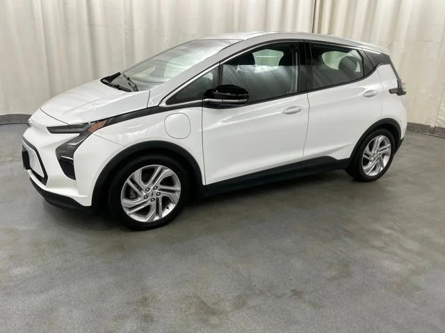 Used 2022 White Chevrolet 1LT image 2