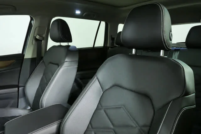 New 2026 Pure Gray Volkswagen 2.0T SE w/Technology image 5