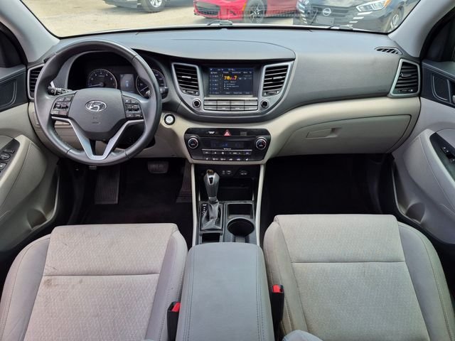 Used 2018 Molten Silver Hyundai Value image 27