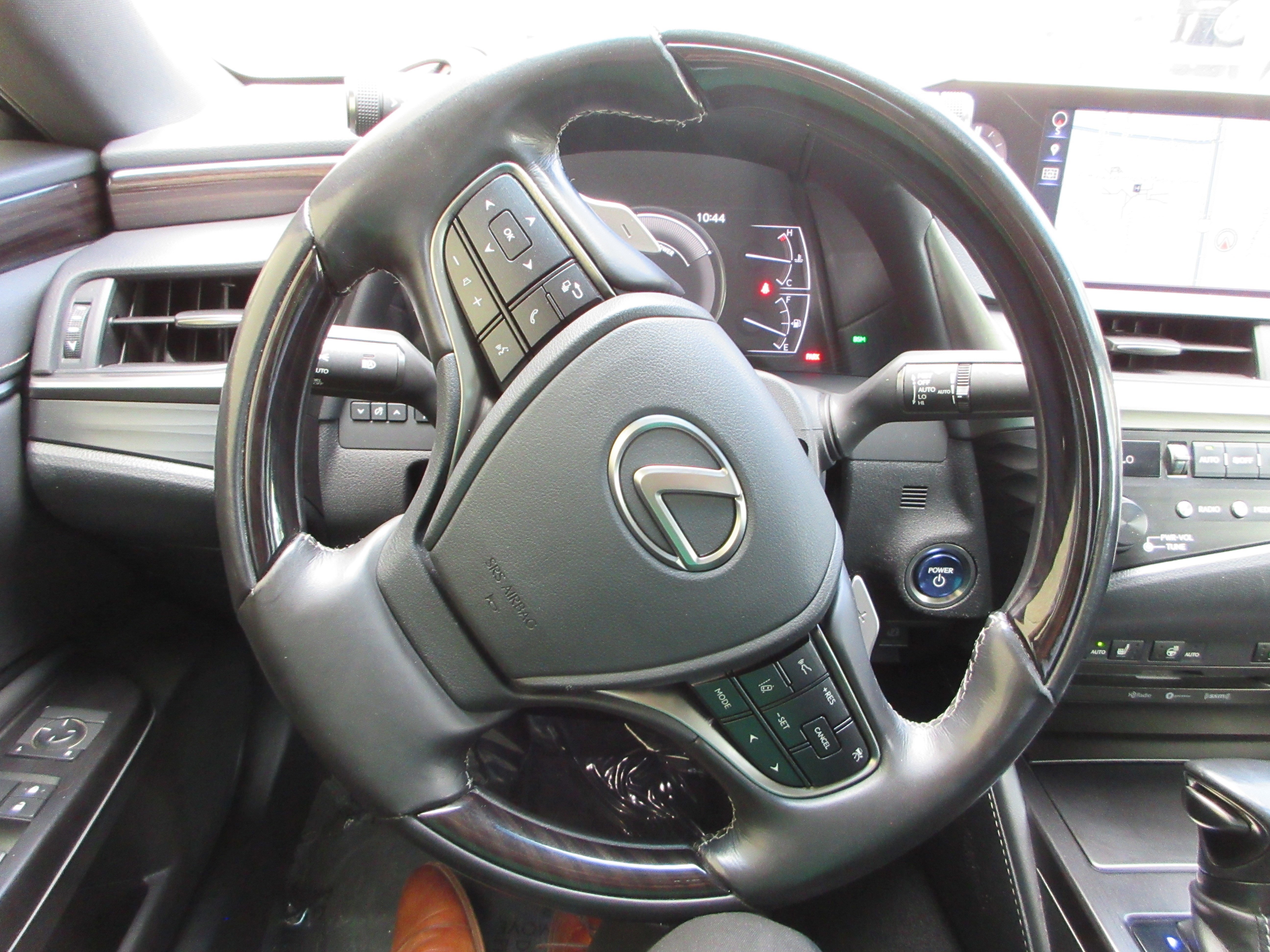 Used 2019 Atomic Silver Lexus 300h image 36
