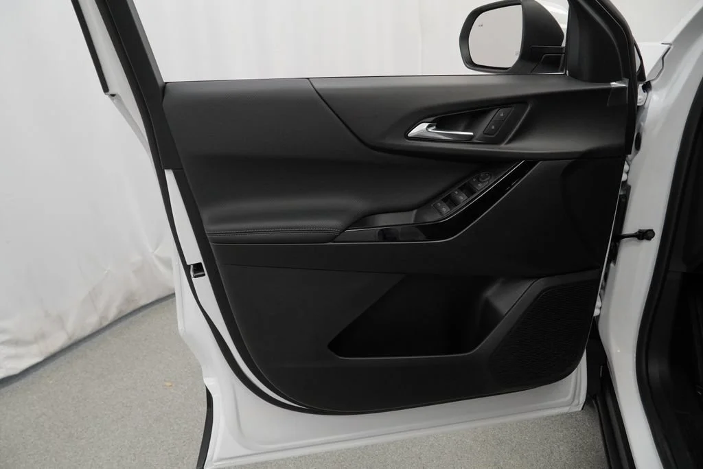 New 2027 Summit White Chevrolet LT image 20