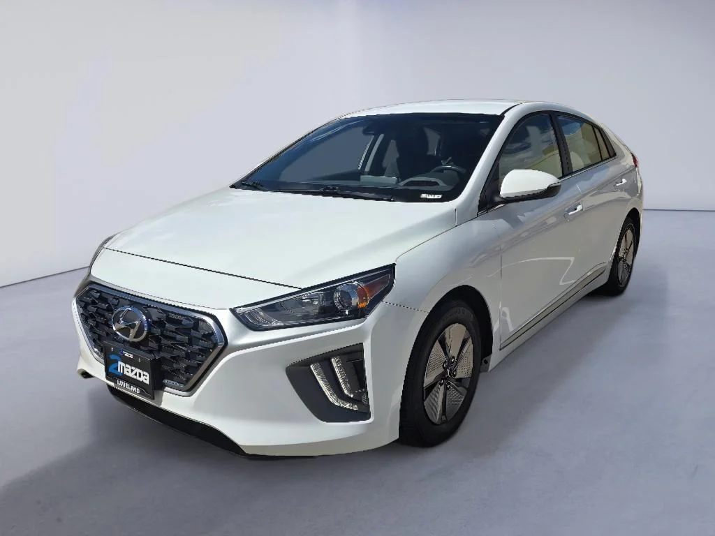 Used 2021 Ceramic White Hyundai SE image 1
