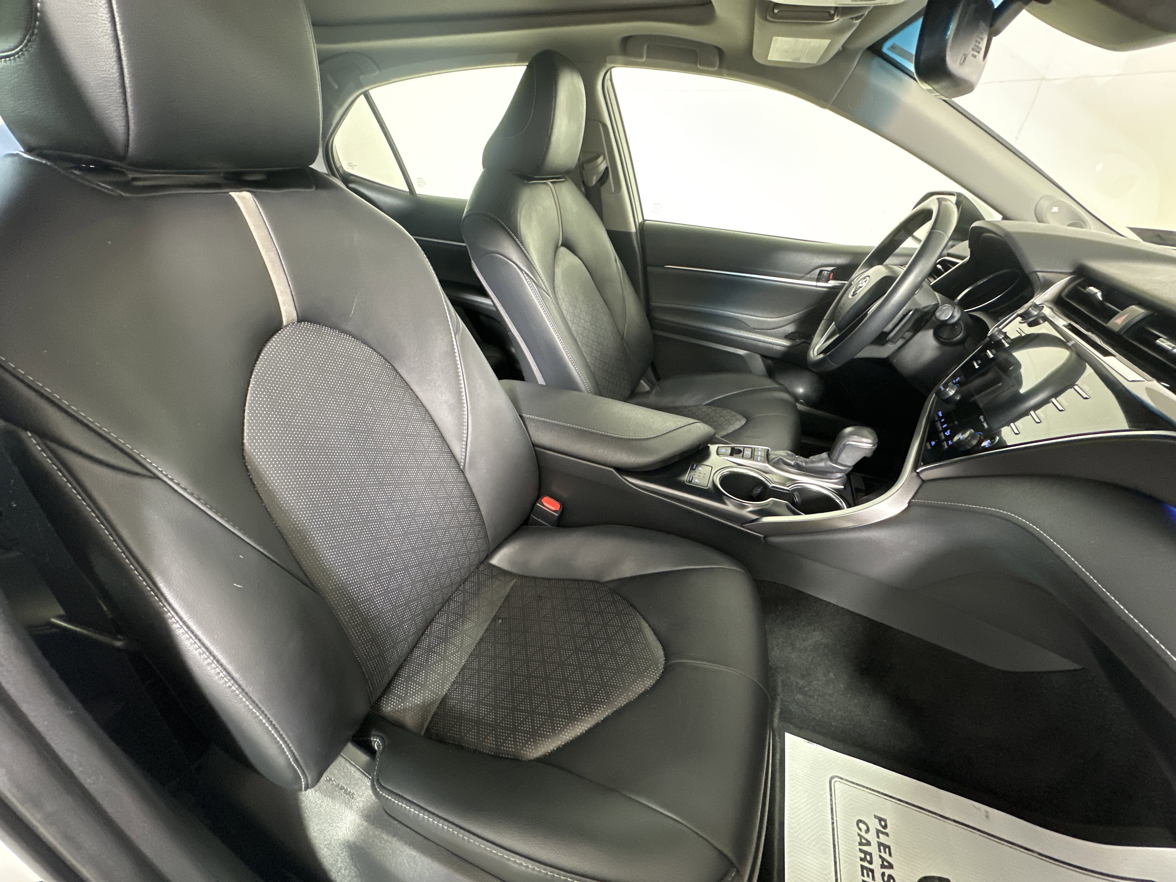 Used 2018  Toyota  image 25