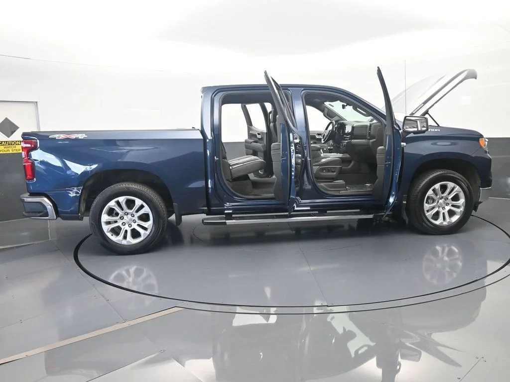 Used 2022 Northsky Blue Metallic Chevrolet LTZ image 78