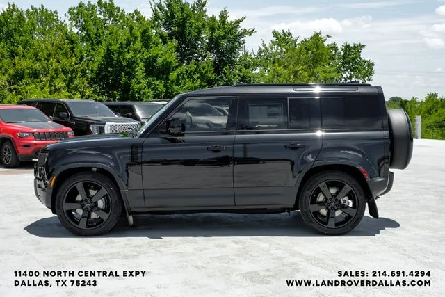 New 2026 Santorini Black Land Rover S image 9