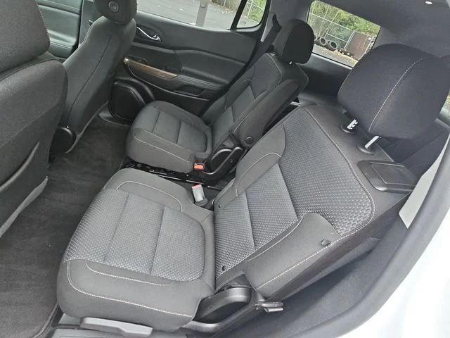 Used 2023 White GMC SLE image 28