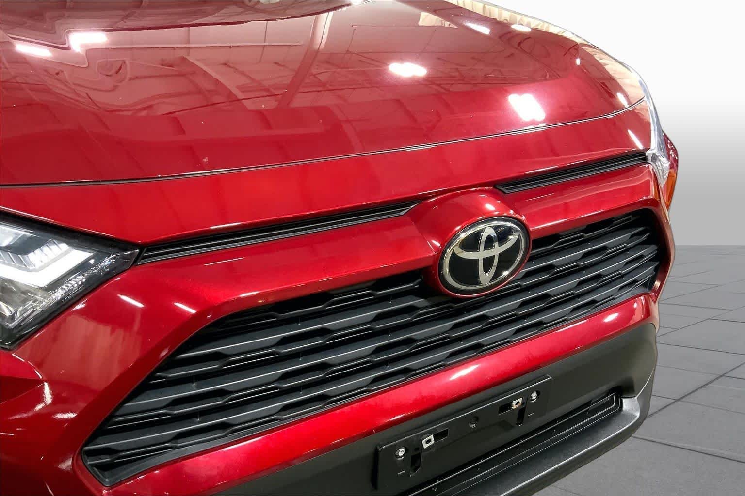 Used 2023 Ruby Flare Pearl Toyota XLE image 30