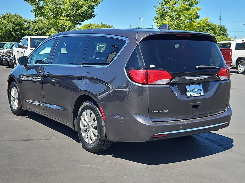 Used 2019 Granite Crystal Metallic Clearcoat Chrysler Touring Plus image 4