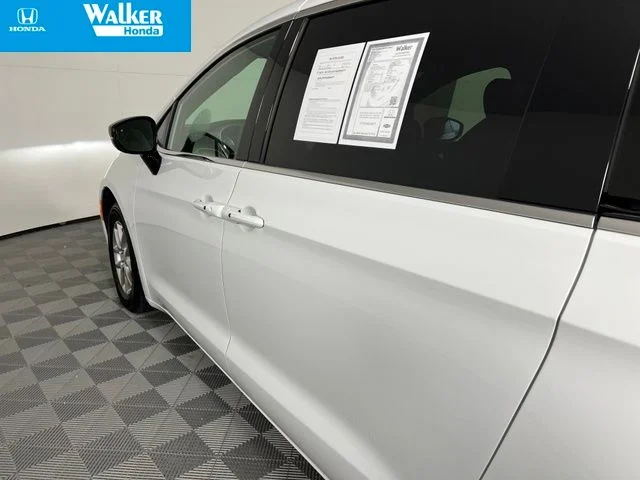 2025 Chrysler Pacifica Select - Photo 12