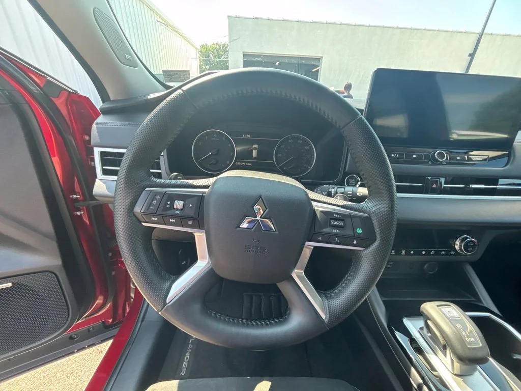 Used 2025 Red Mitsubishi SE image 12
