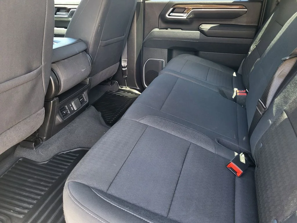 Used 2025 Summit White Chevrolet LT image 21