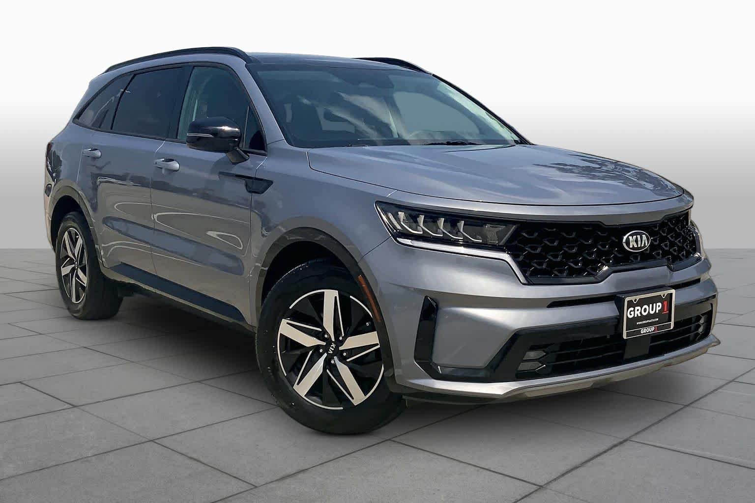 Used 2021 Everlasting Silver Kia EX image 3