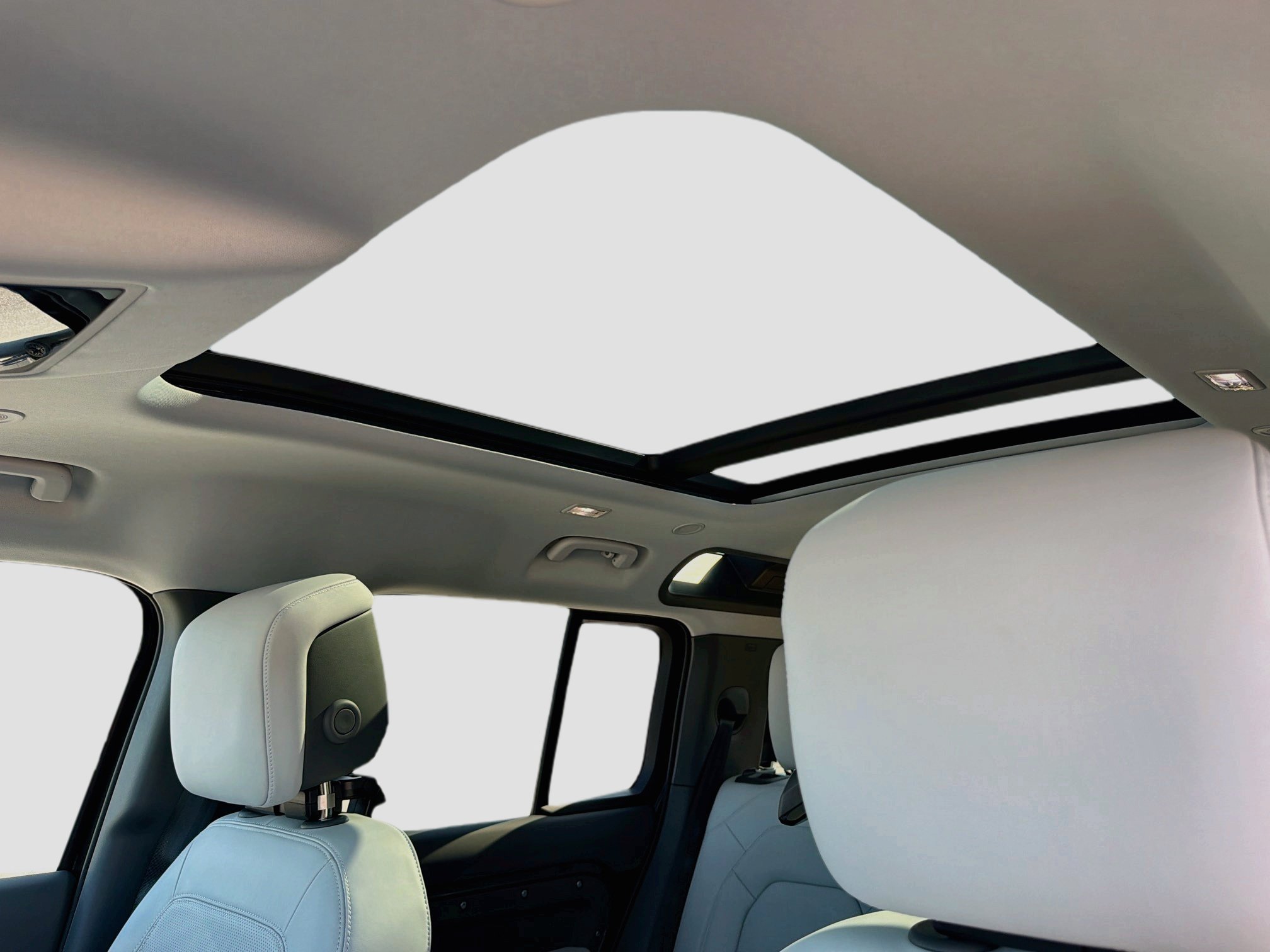 New 2026 Carpathian Grey Land Rover S image 27