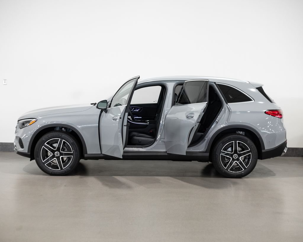 New 2026 MANUFAKTUR Alpine Grey Mercedes-Benz GLC 300 image 3
