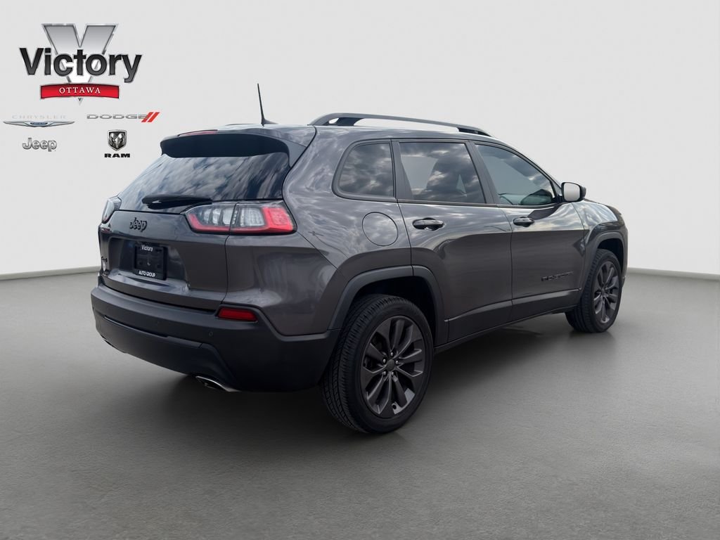 Used 2021 Gray Jeep Latitude Lux image 6