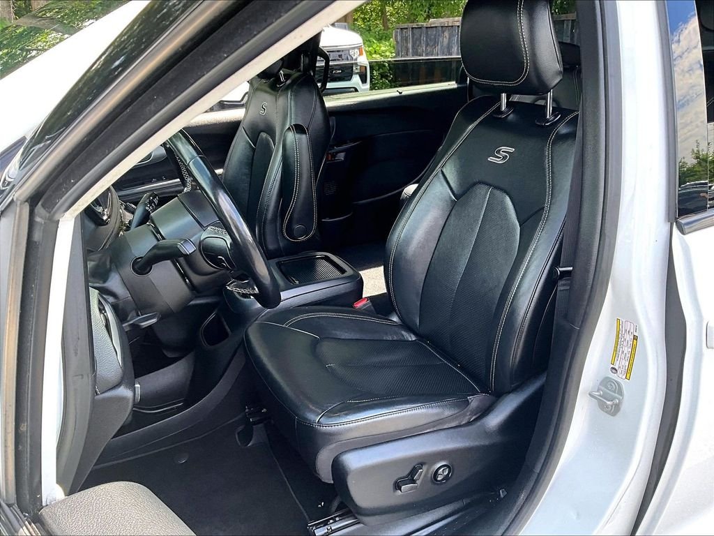 Used 2021 White Chrysler Touring L image 10