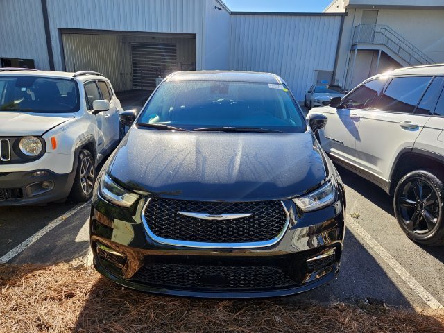 Used 2024 Black Chrysler Select image 2