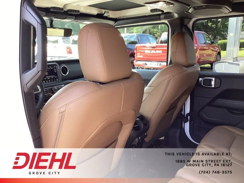 Used 2022 White Jeep Unlimited Sahara image 14