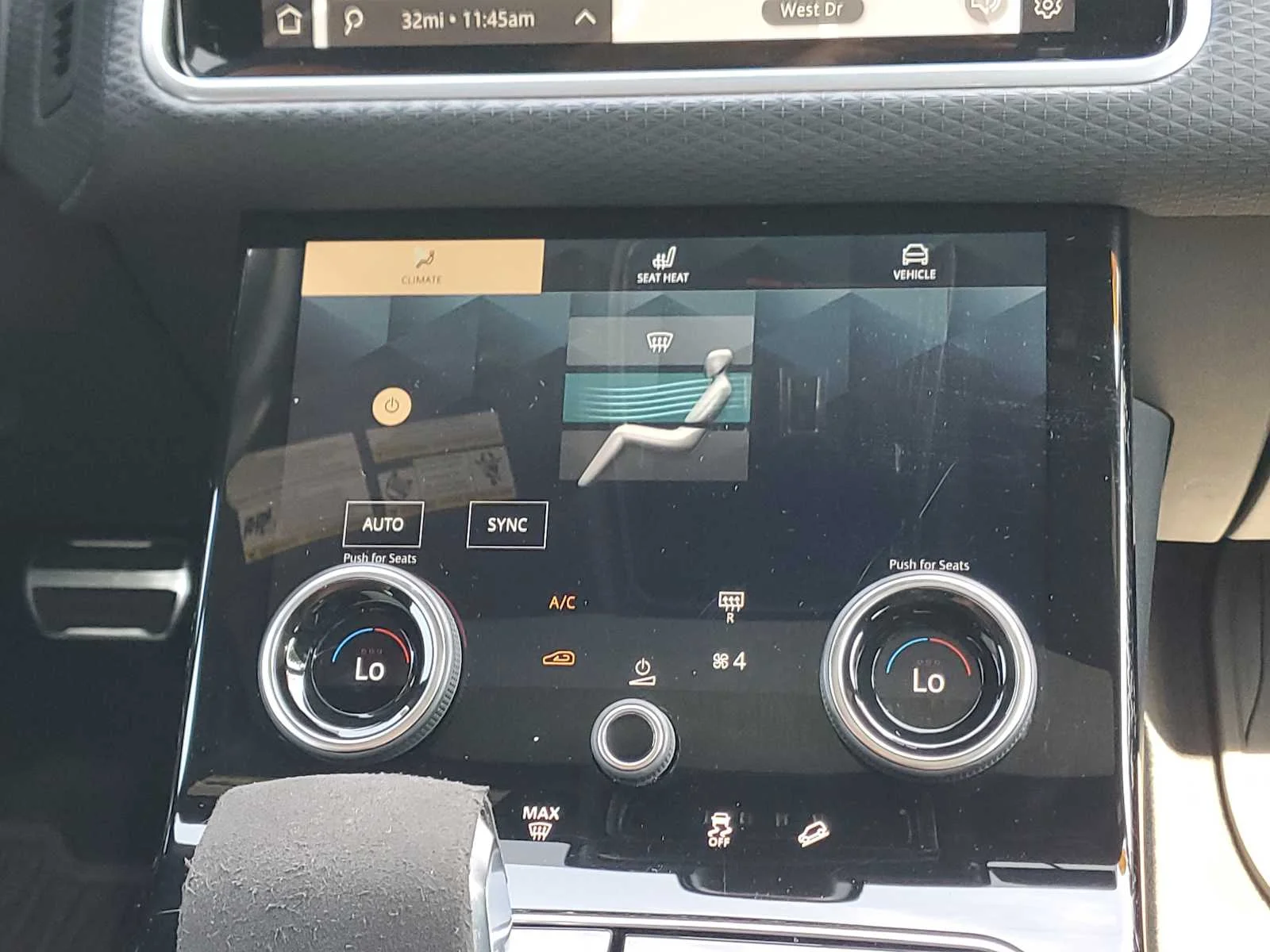 Used 2023  Land Rover R-Dynamic S image 31