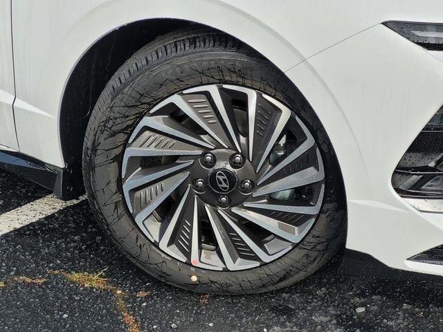 New 2026 White Hyundai SEL image 34