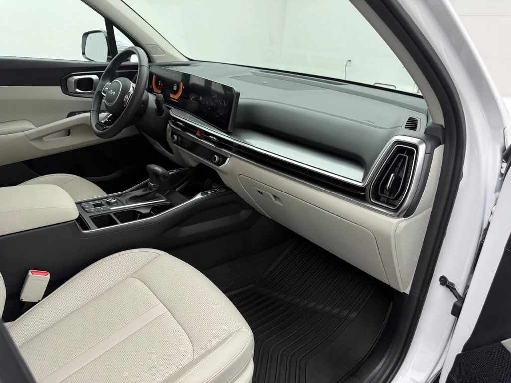 Used 2025 White Kia EX image 33