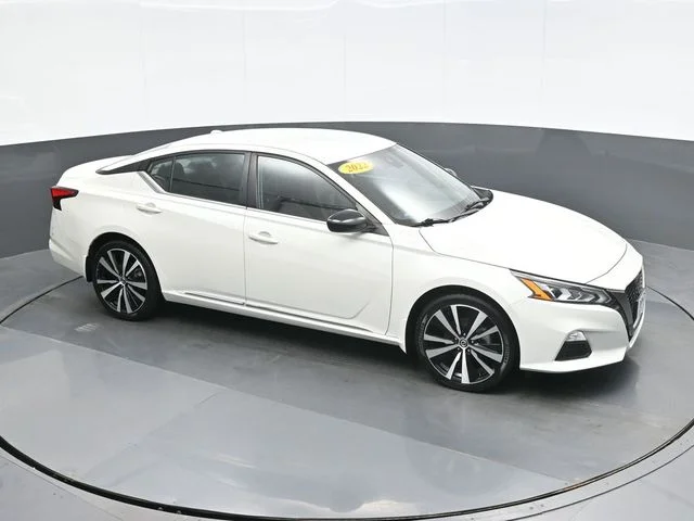 Used 2022 White Nissan 2.5 SR image 15